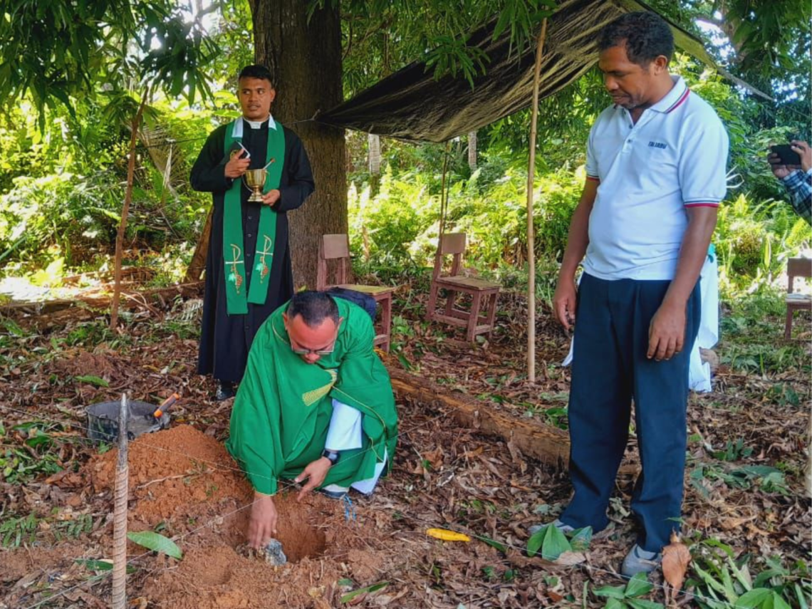 Peletakan Batu Pertama Gereja Stasi Bawang Taliabu