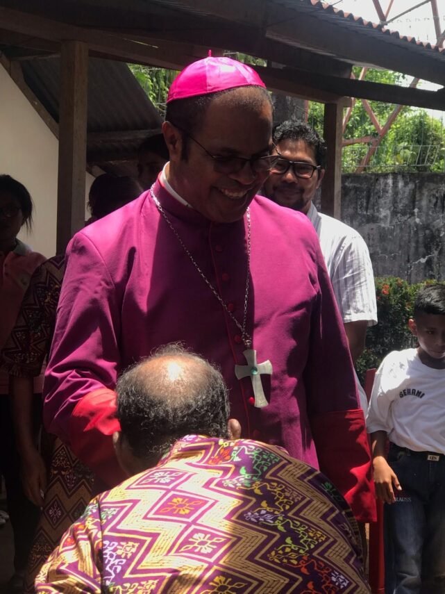KESOMBONGAN MENINGGIKAN DIRIMU, TAPI MERENDAHKAN MARTABATMU