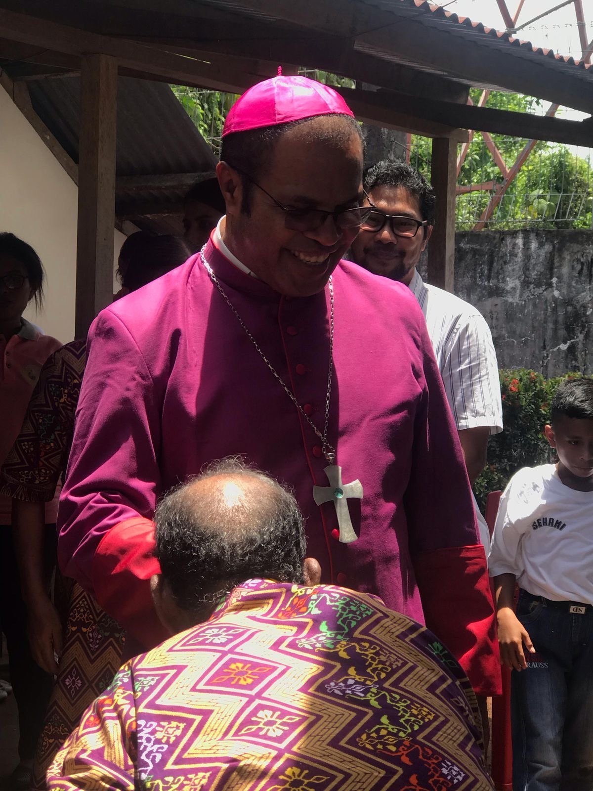 TEMUKAN YESUS PADA WAJAH DAN KEADAAN MEREKA