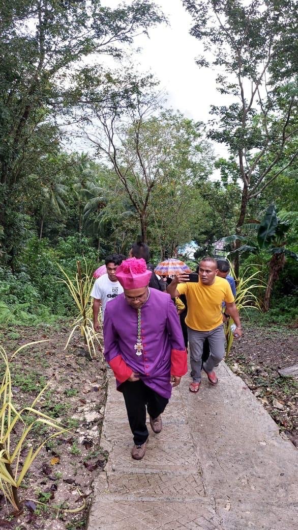 MENIKMATI PENDERITAAN KARENA NAMA YESUS